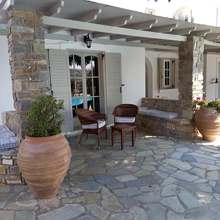 Casa * Páros